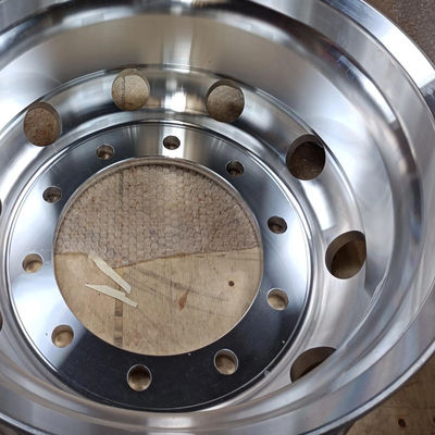 143.1mm PCD 콩코브 디자인 알루미늄 합금 바퀴 Zhongtong 버스 교체 부품